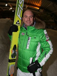 18-01-2013 SHOWBIZZ; STERREN SPRINGEN VAN DE 70 METER SCHANS. De Vliegende Hollanders gaan straks echt proberen om van een zeventig meter hoge schans te springen. Gerard Joling en Tess Milne presenteren het sensationele Vliegende Hollanders programma dat SBS6 vanaf Februari zal gaan uitzenden. De mee werkende BN-ers zijn, Lange Frans en rapper Keizer-Sita Vermeulen- en Shary An Nivillac-Emile Ratelband en Mari van der Ven-Dean Saunders en Bibi Breijman-Koert Jan de Bruijn en Geert Hoes, Jody Bernal en Chimene Oosterhout, John de Wolf en Ingrid Jansen, Robert Schumacher en Kelly van der Veer.
foto: Albert den Iseger.