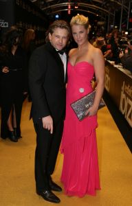 28-01-2013 SHOWBIZZ; VERLIEFD OP IBIZA, NIEUWE FILM VAN JOHAN NEIJENHUIS. Gisteravond ging Verliefd op Ibiza officieel in premiere in Pathe Tuschinski Amsterdam. De volledige cast en crew en tout Bekend Nederland was op de premiere aanwezig. Ook was alle belangrijke pers ter plaatse om de prachtig geklede gasten vast te leggen op de gevoelige plaat of om een interview af te nemen. Alle 3 zalen van het theater waren gevuld met premieregasten, nog nooit eerder had Tuschinski een premiere van een dergelijk formaat.
foto: Albert den Iseger