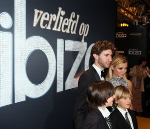 28-01-2013 SHOWBIZZ; VERLIEFD OP IBIZA, NIEUWE FILM VAN JOHAN NEIJENHUIS. Gisteravond ging Verliefd op Ibiza officieel in premiere in Pathe Tuschinski Amsterdam. De volledige cast en crew en tout Bekend Nederland was op de premiere aanwezig. Ook was alle belangrijke pers ter plaatse om de prachtig geklede gasten vast te leggen op de gevoelige plaat of om een interview af te nemen. Alle 3 zalen van het theater waren gevuld met premieregasten, nog nooit eerder had Tuschinski een premiere van een dergelijk formaat.
foto: Albert den Iseger