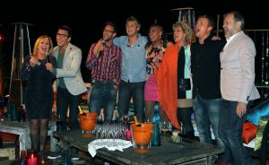 05-01-2013 SHOWBIZZ; DE BESTE ZANGERS VAN NEDERLAND. Vanaf zaterdag 5 Januari om 21.00 uur op Ned.1 zendt de TROS een gloednieuwe serie van de Beste Zangers van Ned. uit. In het swingende meezing programma brengt Jan Smit midden in de winter veel warmte de huiskamers binnen. Het alweer vijfde seizoen nemen Charly Luske-Angela Groothuizen-Simone Kleinsma-Rob de Nijs- Raffaela- Tim Douwsma en Bastiaan Ragas het tegen elkaar op. Vanuit het mooie IBIZA kunt u genieten van heerlijke muziek en de prachtigste beelden. Wij waren erbij en maakte de mooiste foto s.
Foto: Albert den Iseger.