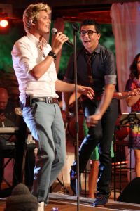 05-01-2013 SHOWBIZZ; DE BESTE ZANGERS VAN NEDERLAND. Vanaf zaterdag 5 Januari om 21.00 uur op Ned.1 zendt de TROS een gloednieuwe serie van de Beste Zangers van Ned. uit. In het swingende meezing programma brengt Jan Smit midden in de winter veel warmte de huiskamers binnen. Het alweer vijfde seizoen nemen Charly Luske-Angela Groothuizen-Simone Kleinsma-Rob de Nijs- Raffaela- Tim Douwsma en Bastiaan Ragas het tegen elkaar op. Vanuit het mooie IBIZA kunt u genieten van heerlijke muziek en de prachtigste beelden. Wij waren erbij en maakte de mooiste foto s.
Foto: Albert den Iseger.