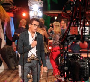 05-01-2013 SHOWBIZZ; DE BESTE ZANGERS VAN NEDERLAND. Vanaf zaterdag 5 Januari om 21.00 uur op Ned.1 zendt de TROS een gloednieuwe serie van de Beste Zangers van Ned. uit. In het swingende meezing programma brengt Jan Smit midden in de winter veel warmte de huiskamers binnen. Het alweer vijfde seizoen nemen Charly Luske-Angela Groothuizen-Simone Kleinsma-Rob de Nijs- Raffaela- Tim Douwsma en Bastiaan Ragas het tegen elkaar op. Vanuit het mooie IBIZA kunt u genieten van heerlijke muziek en de prachtigste beelden. Wij waren erbij en maakte de mooiste foto s.
Foto: Albert den Iseger.