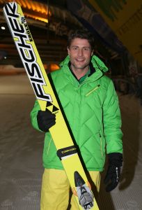 18-01-2013 SHOWBIZZ; STERREN SPRINGEN VAN DE 70 METER SCHANS. De Vliegende Hollanders gaan straks echt proberen om van een zeventig meter hoge schans te springen. Gerard Joling en Tess Milne presenteren het sensationele Vliegende Hollanders programma dat SBS6 vanaf Februari zal gaan uitzenden. De mee werkende BN-ers zijn, Lange Frans en rapper Keizer-Sita Vermeulen- en Shary An Nivillac-Emile Ratelband en Mari van der Ven-Dean Saunders en Bibi Breijman-Koert Jan de Bruijn en Geert Hoes, Jody Bernal en Chimene Oosterhout, John de Wolf en Ingrid Jansen, Robert Schumacher en Kelly van der Veer.
foto: Albert den Iseger.