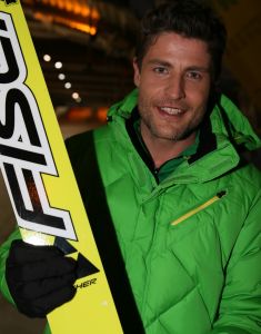 18-01-2013 SHOWBIZZ; STERREN SPRINGEN VAN DE 70 METER SCHANS. De Vliegende Hollanders gaan straks echt proberen om van een zeventig meter hoge schans te springen. Gerard Joling en Tess Milne presenteren het sensationele Vliegende Hollanders programma dat SBS6 vanaf Februari zal gaan uitzenden. De mee werkende BN-ers zijn, Lange Frans en rapper Keizer-Sita Vermeulen- en Shary An Nivillac-Emile Ratelband en Mari van der Ven-Dean Saunders en Bibi Breijman-Koert Jan de Bruijn en Geert Hoes, Jody Bernal en Chimene Oosterhout, John de Wolf en Ingrid Jansen, Robert Schumacher en Kelly van der Veer.
foto: Albert den Iseger.