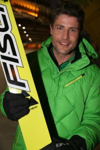 18-01-2013 SHOWBIZZ; STERREN SPRINGEN VAN DE 70 METER SCHANS. De Vliegende Hollanders gaan straks echt proberen om van een zeventig meter hoge schans te springen. Gerard Joling en Tess Milne presenteren het sensationele Vliegende Hollanders programma dat SBS6 vanaf Februari zal gaan uitzenden. De mee werkende BN-ers zijn, Lange Frans en rapper Keizer-Sita Vermeulen- en Shary An Nivillac-Emile Ratelband en Mari van der Ven-Dean Saunders en Bibi Breijman-Koert Jan de Bruijn en Geert Hoes, Jody Bernal en Chimene Oosterhout, John de Wolf en Ingrid Jansen, Robert Schumacher en Kelly van der Veer.
foto: Albert den Iseger.