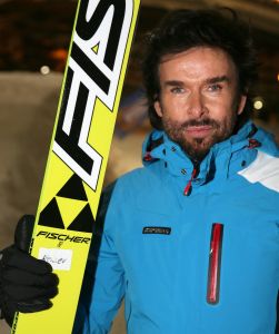 18-01-2013 SHOWBIZZ; STERREN SPRINGEN VAN DE 70 METER SCHANS. De Vliegende Hollanders gaan straks echt proberen om van een zeventig meter hoge schans te springen. Gerard Joling en Tess Milne presenteren het sensationele Vliegende Hollanders programma dat SBS6 vanaf Februari zal gaan uitzenden. De mee werkende BN-ers zijn, Lange Frans en rapper Keizer-Sita Vermeulen- en Shary An Nivillac-Emile Ratelband en Mari van der Ven-Dean Saunders en Bibi Breijman-Koert Jan de Bruijn en Geert Hoes, Jody Bernal en Chimene Oosterhout, John de Wolf en Ingrid Jansen, Robert Schumacher en Kelly van der Veer.
foto: Albert den Iseger.