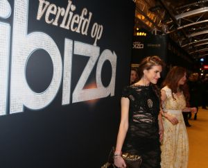 28-01-2013 SHOWBIZZ; VERLIEFD OP IBIZA, NIEUWE FILM VAN JOHAN NEIJENHUIS. Gisteravond ging Verliefd op Ibiza officieel in premiere in Pathe Tuschinski Amsterdam. De volledige cast en crew en tout Bekend Nederland was op de premiere aanwezig. Ook was alle belangrijke pers ter plaatse om de prachtig geklede gasten vast te leggen op de gevoelige plaat of om een interview af te nemen. Alle 3 zalen van het theater waren gevuld met premieregasten, nog nooit eerder had Tuschinski een premiere van een dergelijk formaat.
foto: Albert den Iseger