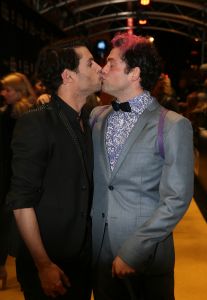 28-01-2013 SHOWBIZZ; VERLIEFD OP IBIZA, NIEUWE FILM VAN JOHAN NEIJENHUIS. Gisteravond ging Verliefd op Ibiza officieel in premiere in Pathe Tuschinski Amsterdam. De volledige cast en crew en tout Bekend Nederland was op de premiere aanwezig. Ook was alle belangrijke pers ter plaatse om de prachtig geklede gasten vast te leggen op de gevoelige plaat of om een interview af te nemen. Alle 3 zalen van het theater waren gevuld met premieregasten, nog nooit eerder had Tuschinski een premiere van een dergelijk formaat.
foto: Albert den Iseger