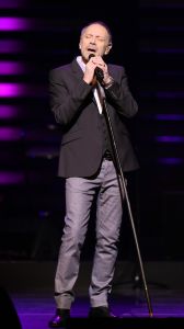 14-01-2013 SHOWBIZZ; ROB DE NIJS  70 VIERT FEESTJE IN CARRE. Ten gelegenheid van zijn 70 ste verjaardag gaf Rob een concert in Carre voor vrienden, fans en familie. Vele vrienden waren naar het Amsterdamse gekomen om Rob te feliciteren. O.a. Tanje Jess en Charly Luske-Trea Dobbs-Henk Jan Smits-Ivo Niehe-Vinzent-Ria Valk-Dames Boltini-Frits Spits-Tineke de Nooij-Wieteke van Dort-Jan van Veen-Prem Radhakishun-Jan Siemerink en dochter. Ook Belinda Meuldijk en zonen Yoshi en Robbert waren aanwezig. Iedereen genoot van een echt Rob de Nijs concert met opvallende gasten, waaronder Cliff Richard die Rob via een video boodschap feliciteerde.
foto: Albert den Iseger.