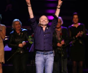 14-01-2013 SHOWBIZZ; ROB DE NIJS  70 VIERT FEESTJE IN CARRE. Ten gelegenheid van zijn 70 ste verjaardag gaf Rob een concert in Carre voor vrienden, fans en familie. Vele vrienden waren naar het Amsterdamse gekomen om Rob te feliciteren. O.a. Tanje Jess en Charly Luske-Trea Dobbs-Henk Jan Smits-Ivo Niehe-Vinzent-Ria Valk-Dames Boltini-Frits Spits-Tineke de Nooij-Wieteke van Dort-Jan van Veen-Prem Radhakishun-Jan Siemerink en dochter. Ook Belinda Meuldijk en zonen Yoshi en Robbert waren aanwezig. Iedereen genoot van een echt Rob de Nijs concert met opvallende gasten, waaronder Cliff Richard die Rob via een video boodschap feliciteerde.
foto: Albert den Iseger.