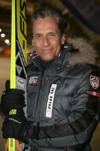 18-01-2013 SHOWBIZZ; STERREN SPRINGEN VAN DE 70 METER SCHANS. De Vliegende Hollanders gaan straks echt proberen om van een zeventig meter hoge schans te springen. Gerard Joling en Tess Milne presenteren het sensationele Vliegende Hollanders programma dat SBS6 vanaf Februari zal gaan uitzenden. De mee werkende BN-ers zijn, Lange Frans en rapper Keizer-Sita Vermeulen- en Shary An Nivillac-Emile Ratelband en Mari van der Ven-Dean Saunders en Bibi Breijman-Koert Jan de Bruijn en Geert Hoes, Jody Bernal en Chimene Oosterhout, John de Wolf en Ingrid Jansen, Robert Schumacher en Kelly van der Veer.
foto: Albert den Iseger.