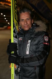 18-01-2013 SHOWBIZZ; STERREN SPRINGEN VAN DE 70 METER SCHANS. De Vliegende Hollanders gaan straks echt proberen om van een zeventig meter hoge schans te springen. Gerard Joling en Tess Milne presenteren het sensationele Vliegende Hollanders programma dat SBS6 vanaf Februari zal gaan uitzenden. De mee werkende BN-ers zijn, Lange Frans en rapper Keizer-Sita Vermeulen- en Shary An Nivillac-Emile Ratelband en Mari van der Ven-Dean Saunders en Bibi Breijman-Koert Jan de Bruijn en Geert Hoes, Jody Bernal en Chimene Oosterhout, John de Wolf en Ingrid Jansen, Robert Schumacher en Kelly van der Veer.
foto: Albert den Iseger.