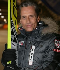 18-01-2013 SHOWBIZZ; STERREN SPRINGEN VAN DE 70 METER SCHANS. De Vliegende Hollanders gaan straks echt proberen om van een zeventig meter hoge schans te springen. Gerard Joling en Tess Milne presenteren het sensationele Vliegende Hollanders programma dat SBS6 vanaf Februari zal gaan uitzenden. De mee werkende BN-ers zijn, Lange Frans en rapper Keizer-Sita Vermeulen- en Shary An Nivillac-Emile Ratelband en Mari van der Ven-Dean Saunders en Bibi Breijman-Koert Jan de Bruijn en Geert Hoes, Jody Bernal en Chimene Oosterhout, John de Wolf en Ingrid Jansen, Robert Schumacher en Kelly van der Veer.
foto: Albert den Iseger.