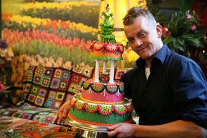 31-01-2013 SHOWBIZZ; BAKKER SIEMON DE JONG BAKT AL 9 JAAR TAARTEN VOOR KINDEREN. De Amsterdamse bakker Siemon de Jong, bekend van het tv-programma Taarten van Abel, wordt opgenomen in de Wall of Fame van Beeld en Geluid. Als bakker Abel ontvangt De Jong in zijn VPRO-programma Taarten van Abel al tien seizoenen lang kinderen ...En binnenkort ook voor ouderen.
foto: Albert den Iseger
