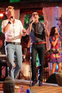 05-01-2013 SHOWBIZZ; DE BESTE ZANGERS VAN NEDERLAND. Vanaf zaterdag 5 Januari om 21.00 uur op Ned.1 zendt de TROS een gloednieuwe serie van de Beste Zangers van Ned. uit. In het swingende meezing programma brengt Jan Smit midden in de winter veel warmte de huiskamers binnen. Het alweer vijfde seizoen nemen Charly Luske-Angela Groothuizen-Simone Kleinsma-Rob de Nijs- Raffaela- Tim Douwsma en Bastiaan Ragas het tegen elkaar op. Vanuit het mooie IBIZA kunt u genieten van heerlijke muziek en de prachtigste beelden. Wij waren erbij en maakte de mooiste foto s.
Foto: Albert den Iseger.