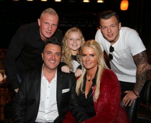 13-01-2014 SHOWBIZZ; MICK HARREN VERLIEST VADER EN IS VERLATEN DOOR GEZIN. Dit bevestigt Mick aan PRIVE. Zijn vader, die 83 jaar is geworden, leed aan longkanker en kreeg zondag een longbloeding.
Vader Henk was al geruime tijd ziek, maar het overlijden kwam toch onverwachts.
Ondanks alles voel ik me sterk. Ik wil er deze dagen vooral voor mijn moeder en mijn familie zijn.
Voordat hij het verdrietige nieuws kreeg te horen bracht hij zondagmiddag nog live bij IRENE -CARLO  een ode aan zijn weggelopen vrouw Pascalle.
foto: Albert den Iseger
