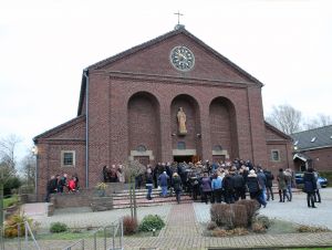 10-01-2015 SHOWBIZZ; BEGRAFENIS VAN CHRIS BAUER TE FIJNAART.
foto: Albert den Iseger