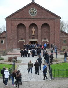 10-01-2015 SHOWBIZZ; BEGRAFENIS VAN CHRIS BAUER TE FIJNAART.
foto: Albert den Iseger