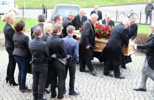 10-01-2015 SHOWBIZZ; BEGRAFENIS VAN CHRIS BAUER TE FIJNAART.
foto: Albert den Iseger