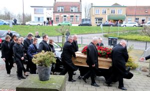 10-01-2015 SHOWBIZZ; BEGRAFENIS VAN CHRIS BAUER TE FIJNAART.
foto: Albert den Iseger