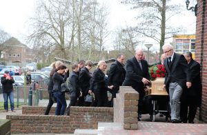 10-01-2015 SHOWBIZZ; BEGRAFENIS VAN CHRIS BAUER TE FIJNAART.
foto: Albert den Iseger