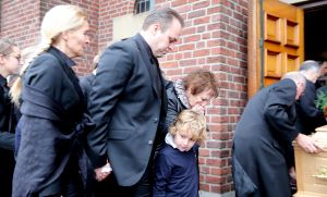 10-01-2015 SHOWBIZZ; BEGRAFENIS VAN CHRIS BAUER TE FIJNAART.
foto: Albert den Iseger