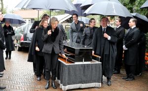 15-01-2015 SHOWBIZZ; BEGRAFENIS VAN FRANS MOLENAAR OP ZORGVLIED AMSTERDAM.
foto: Albert den Iseger