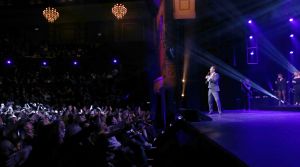 28-01-2018 SHOWBIZZ; TINO MARTIN STAAT IN HET AMSTERDAMSE CARRE EN BLAAST HET DAK ERAF. Tot de laatste stoel uitverkocht. een giga concert van Tino Martin deed de zaal ontploffen, het dak eraf en mensen gingen mee in het muzikale feest van Tino Martin. Een super avond voor de 1600 fans.
foto: Albert den Iseger