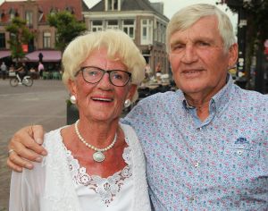 05-01-2022 SHOWBIZZ; MOEDER VAN GERARD JOLING OVERLEDEN. Woensdag morgen vroeg is de moeder van Gerard Joling JANNY JOLING overleden. Zij overleed ten gevolgen van een longontsteking. Gerard en zijn broer Willem en zus Gerdi waren aanwezig bij het overlijden van moeder JANNY. In Augustus 2021 was Janny 92 jaar geworden.
foto: Albert den Iseger