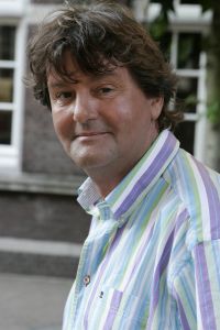 21-07-2005 SHOWBIZZ; ALBERT WEST GAAT NAAR AFGANISTAN. Albert West is door de commercial van Bavaria back in business.Zijn nummer Amarillo slaat wederom weer aan en onze jongens in Afganistan hebben er zelfs een clip voor gemaakt.Alle redenen om af te reizen naar Afganistan om daar een concert te geven voor de jongens aldaar.
foto: Albert den Iseger.