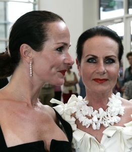 04-07-2005 SHOWBIZZ; PREMIERE SLEEPING BEAUTY ON ICE TE AMSTERDAM. Na dat zaterdag 2 juli j.l. het ijs was afgekeurd was nu alles in top conditie, dus voor de tweede keer kwamen alle Bn\'ers opdagen om toch niets te missen van deze prachtige voorstelling.
Foto; Albert den Iseger