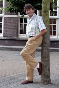 21-07-2005 SHOWBIZZ; ALBERT WEST GAAT NAAR AFGANISTAN. Albert West is door de commercial van Bavaria back in business.Zijn nummer Amarillo slaat wederom weer aan en onze jongens in Afganistan hebben er zelfs een clip voor gemaakt.Alle redenen om af te reizen naar Afganistan om daar een concert te geven voor de jongens aldaar.
foto: Albert den Iseger.