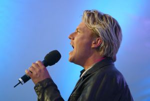 22-07-2005 SHOWBIZZ; TROS MUZIEKFEEST TE DORDRECHT.Op het plein was 20 juli het Trosmuziekfeest, tal van artiesten traden op voor vele honderden mensen.
foto; Albert den Iseger