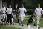 17-07-2005 ACTUEEL; BEKENDE NEDERLANDERS IN GOLFTOERNOOI TE ALKMAAR. Op golfbaan de Sluispolder te Alkmaar was het golftoernooi der Ambassadeurs van het goede doel. Sylvana Simons sloeg de eerste bal van dit toernooi. Vele bekende nederlanders en mensen uit het zakenleven sloegen samen veel geld bijeen voor tal van goede doelen.
BN ers: Willy en Rene v.dKerkhof-Ronnie Tober-Daan Schuurmans-Hein Vergeer-Winston Gerschtanowitz-Nico Bierhuizen-Pieter Storms- Piet Schrijvers en nog vele anderen.
Foto: Albert den Iseger.