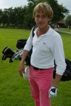 17-07-2005 ACTUEEL; BEKENDE NEDERLANDERS IN GOLFTOERNOOI TE ALKMAAR. Op golfbaan de Sluispolder te Alkmaar was het golftoernooi der Ambassadeurs van het goede doel. Sylvana Simons sloeg de eerste bal van dit toernooi. Vele bekende nederlanders en mensen uit het zakenleven sloegen samen veel geld bijeen voor tal van goede doelen.
BN ers: Willy en Rene v.dKerkhof-Ronnie Tober-Daan Schuurmans-Hein Vergeer-Winston Gerschtanowitz-Nico Bierhuizen-Pieter Storms- Piet Schrijvers en nog vele anderen.
Foto: Albert den Iseger.