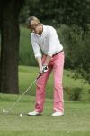 17-07-2005 ACTUEEL; BEKENDE NEDERLANDERS IN GOLFTOERNOOI TE ALKMAAR. Op golfbaan de Sluispolder te Alkmaar was het golftoernooi der Ambassadeurs van het goede doel. Sylvana Simons sloeg de eerste bal van dit toernooi. Vele bekende nederlanders en mensen uit het zakenleven sloegen samen veel geld bijeen voor tal van goede doelen.
BN ers: Willy en Rene v.dKerkhof-Ronnie Tober-Daan Schuurmans-Hein Vergeer-Winston Gerschtanowitz-Nico Bierhuizen-Pieter Storms- Piet Schrijvers en nog vele anderen.
Foto: Albert den Iseger.