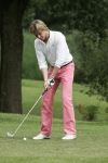 17-07-2005 ACTUEEL; BEKENDE NEDERLANDERS IN GOLFTOERNOOI TE ALKMAAR. Op golfbaan de Sluispolder te Alkmaar was het golftoernooi der Ambassadeurs van het goede doel. Sylvana Simons sloeg de eerste bal van dit toernooi. Vele bekende nederlanders en mensen uit het zakenleven sloegen samen veel geld bijeen voor tal van goede doelen.
BN ers: Willy en Rene v.dKerkhof-Ronnie Tober-Daan Schuurmans-Hein Vergeer-Winston Gerschtanowitz-Nico Bierhuizen-Pieter Storms- Piet Schrijvers en nog vele anderen.
Foto: Albert den Iseger.