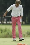 17-07-2005 ACTUEEL; BEKENDE NEDERLANDERS IN GOLFTOERNOOI TE ALKMAAR. Op golfbaan de Sluispolder te Alkmaar was het golftoernooi der Ambassadeurs van het goede doel. Sylvana Simons sloeg de eerste bal van dit toernooi. Vele bekende nederlanders en mensen uit het zakenleven sloegen samen veel geld bijeen voor tal van goede doelen.
BN ers: Willy en Rene v.dKerkhof-Ronnie Tober-Daan Schuurmans-Hein Vergeer-Winston Gerschtanowitz-Nico Bierhuizen-Pieter Storms- Piet Schrijvers en nog vele anderen.
Foto: Albert den Iseger.