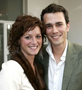 04-07-2005 SHOWBIZZ; PREMIERE SLEEPING BEAUTY ON ICE TE AMSTERDAM. Na dat zaterdag 2 juli j.l. het ijs was afgekeurd was nu alles in top conditie, dus voor de tweede keer kwamen alle Bn\'ers opdagen om toch niets te missen van deze prachtige voorstelling.
Foto; Albert den Iseger