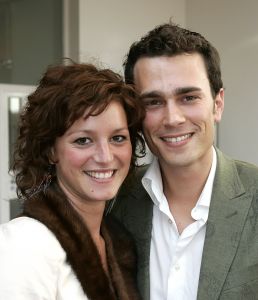 04-07-2005 SHOWBIZZ; PREMIERE SLEEPING BEAUTY ON ICE TE AMSTERDAM. Na dat zaterdag 2 juli j.l. het ijs was afgekeurd was nu alles in top conditie, dus voor de tweede keer kwamen alle Bn\'ers opdagen om toch niets te missen van deze prachtige voorstelling.
Foto; Albert den Iseger