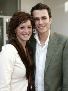04-07-2005 SHOWBIZZ; PREMIERE SLEEPING BEAUTY ON ICE TE AMSTERDAM. Na dat zaterdag 2 juli j.l. het ijs was afgekeurd was nu alles in top conditie, dus voor de tweede keer kwamen alle Bn\'ers opdagen om toch niets te missen van deze prachtige voorstelling.
Foto; Albert den Iseger