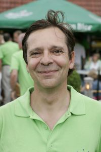 17-07-2005 ACTUEEL; BEKENDE NEDERLANDERS IN GOLFTOERNOOI TE ALKMAAR. Op golfbaan de Sluispolder te Alkmaar was het golftoernooi der Ambassadeurs van het goede doel. Sylvana Simons sloeg de eerste bal van dit toernooi. Vele bekende nederlanders en mensen uit het zakenleven sloegen samen veel geld bijeen voor tal van goede doelen.
BN ers: Willy en Rene v.dKerkhof-Ronnie Tober-Daan Schuurmans-Hein Vergeer-Winston Gerschtanowitz-Nico Bierhuizen-Pieter Storms- Piet Schrijvers en nog vele anderen.
Foto: Albert den Iseger.