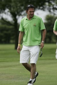 17-07-2005 ACTUEEL; BEKENDE NEDERLANDERS IN GOLFTOERNOOI TE ALKMAAR. Op golfbaan de Sluispolder te Alkmaar was het golftoernooi der Ambassadeurs van het goede doel. Sylvana Simons sloeg de eerste bal van dit toernooi. Vele bekende nederlanders en mensen uit het zakenleven sloegen samen veel geld bijeen voor tal van goede doelen.
BN ers: Willy en Rene v.dKerkhof-Ronnie Tober-Daan Schuurmans-Hein Vergeer-Winston Gerschtanowitz-Nico Bierhuizen-Pieter Storms- Piet Schrijvers en nog vele anderen.
Foto: Albert den Iseger.