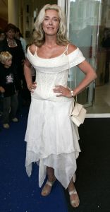 04-07-2005 SHOWBIZZ; PREMIERE SLEEPING BEAUTY ON ICE TE AMSTERDAM. Na dat zaterdag 2 juli j.l. het ijs was afgekeurd was nu alles in top conditie, dus voor de tweede keer kwamen alle Bn\'ers opdagen om toch niets te missen van deze prachtige voorstelling.
Foto; Albert den Iseger