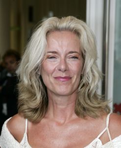 04-07-2005 SHOWBIZZ; PREMIERE SLEEPING BEAUTY ON ICE TE AMSTERDAM. Na dat zaterdag 2 juli j.l. het ijs was afgekeurd was nu alles in top conditie, dus voor de tweede keer kwamen alle Bn\'ers opdagen om toch niets te missen van deze prachtige voorstelling.
Foto; Albert den Iseger