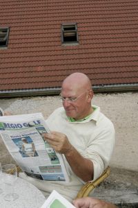 17-07-2005 ACTUEEL; BEKENDE NEDERLANDERS IN GOLFTOERNOOI TE ALKMAAR. Op golfbaan de Sluispolder te Alkmaar was het golftoernooi der Ambassadeurs van het goede doel. Sylvana Simons sloeg de eerste bal van dit toernooi. Vele bekende nederlanders en mensen uit het zakenleven sloegen samen veel geld bijeen voor tal van goede doelen.
BN ers: Willy en Rene v.dKerkhof-Ronnie Tober-Daan Schuurmans-Hein Vergeer-Winston Gerschtanowitz-Nico Bierhuizen-Pieter Storms- Piet Schrijvers en nog vele anderen.
Foto: Albert den Iseger.