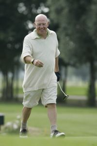 17-07-2005 ACTUEEL; BEKENDE NEDERLANDERS IN GOLFTOERNOOI TE ALKMAAR. Op golfbaan de Sluispolder te Alkmaar was het golftoernooi der Ambassadeurs van het goede doel. Sylvana Simons sloeg de eerste bal van dit toernooi. Vele bekende nederlanders en mensen uit het zakenleven sloegen samen veel geld bijeen voor tal van goede doelen.
BN ers: Willy en Rene v.dKerkhof-Ronnie Tober-Daan Schuurmans-Hein Vergeer-Winston Gerschtanowitz-Nico Bierhuizen-Pieter Storms- Piet Schrijvers en nog vele anderen.
Foto: Albert den Iseger.