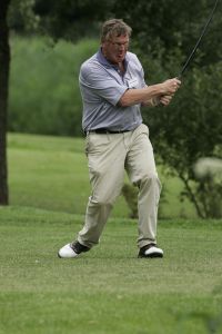 17-07-2005 ACTUEEL; BEKENDE NEDERLANDERS IN GOLFTOERNOOI TE ALKMAAR. Op golfbaan de Sluispolder te Alkmaar was het golftoernooi der Ambassadeurs van het goede doel. Sylvana Simons sloeg de eerste bal van dit toernooi. Vele bekende nederlanders en mensen uit het zakenleven sloegen samen veel geld bijeen voor tal van goede doelen.
BN ers: Willy en Rene v.dKerkhof-Ronnie Tober-Daan Schuurmans-Hein Vergeer-Winston Gerschtanowitz-Nico Bierhuizen-Pieter Storms- Piet Schrijvers en nog vele anderen.
Foto: Albert den Iseger.
