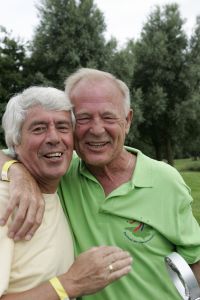 17-07-2005 ACTUEEL; BEKENDE NEDERLANDERS IN GOLFTOERNOOI TE ALKMAAR. Op golfbaan de Sluispolder te Alkmaar was het golftoernooi der Ambassadeurs van het goede doel. Sylvana Simons sloeg de eerste bal van dit toernooi. Vele bekende nederlanders en mensen uit het zakenleven sloegen samen veel geld bijeen voor tal van goede doelen.
BN ers: Willy en Rene v.dKerkhof-Ronnie Tober-Daan Schuurmans-Hein Vergeer-Winston Gerschtanowitz-Nico Bierhuizen-Pieter Storms- Piet Schrijvers en nog vele anderen.
Foto: Albert den Iseger.