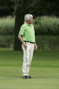 17-07-2005 ACTUEEL; BEKENDE NEDERLANDERS IN GOLFTOERNOOI TE ALKMAAR. Op golfbaan de Sluispolder te Alkmaar was het golftoernooi der Ambassadeurs van het goede doel. Sylvana Simons sloeg de eerste bal van dit toernooi. Vele bekende nederlanders en mensen uit het zakenleven sloegen samen veel geld bijeen voor tal van goede doelen.
BN ers: Willy en Rene v.dKerkhof-Ronnie Tober-Daan Schuurmans-Hein Vergeer-Winston Gerschtanowitz-Nico Bierhuizen-Pieter Storms- Piet Schrijvers en nog vele anderen.
Foto: Albert den Iseger.